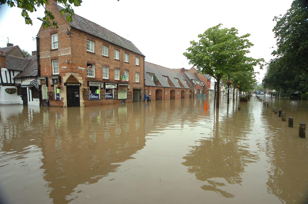 Emergency barriers to protect Stratford's Waterside from flooding - The